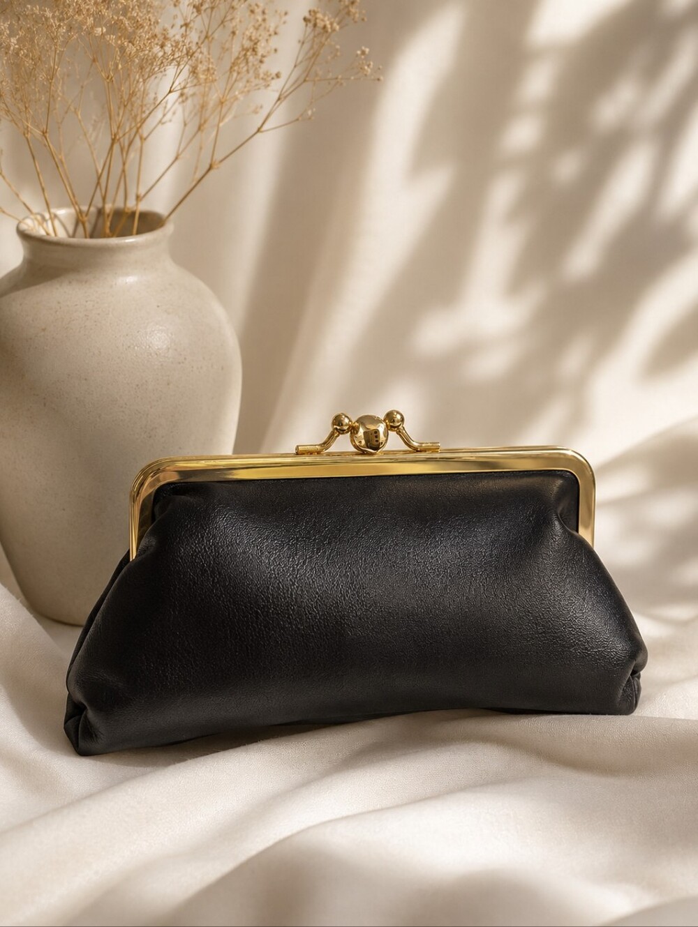 Elegant Black Kiss Lock Clutch Gold Tone Frame Cocktail Evening Purse